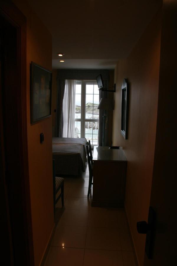 Hotel Pineda Playa Noja Rum bild